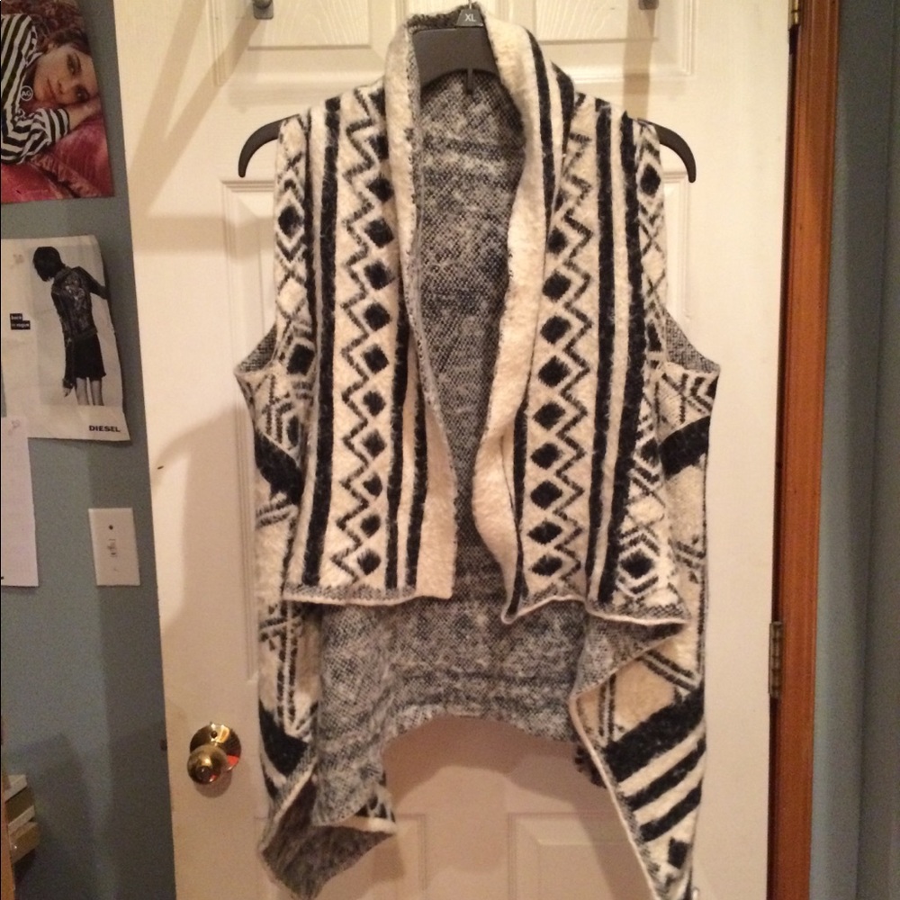 Tribal print sleeveless cashmere cardigan